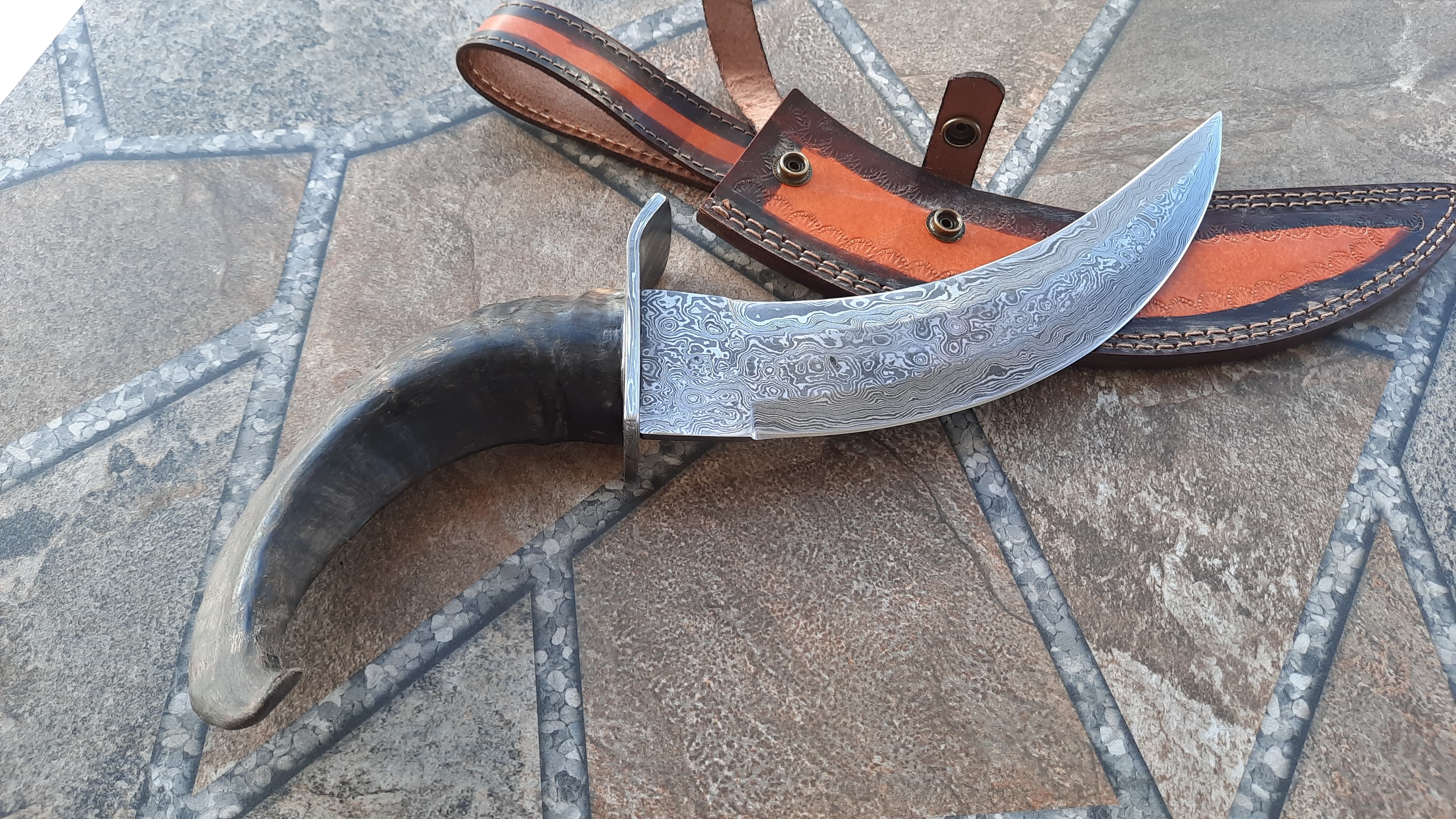 Damascus Dagger Knife - Sheep Horn Handle