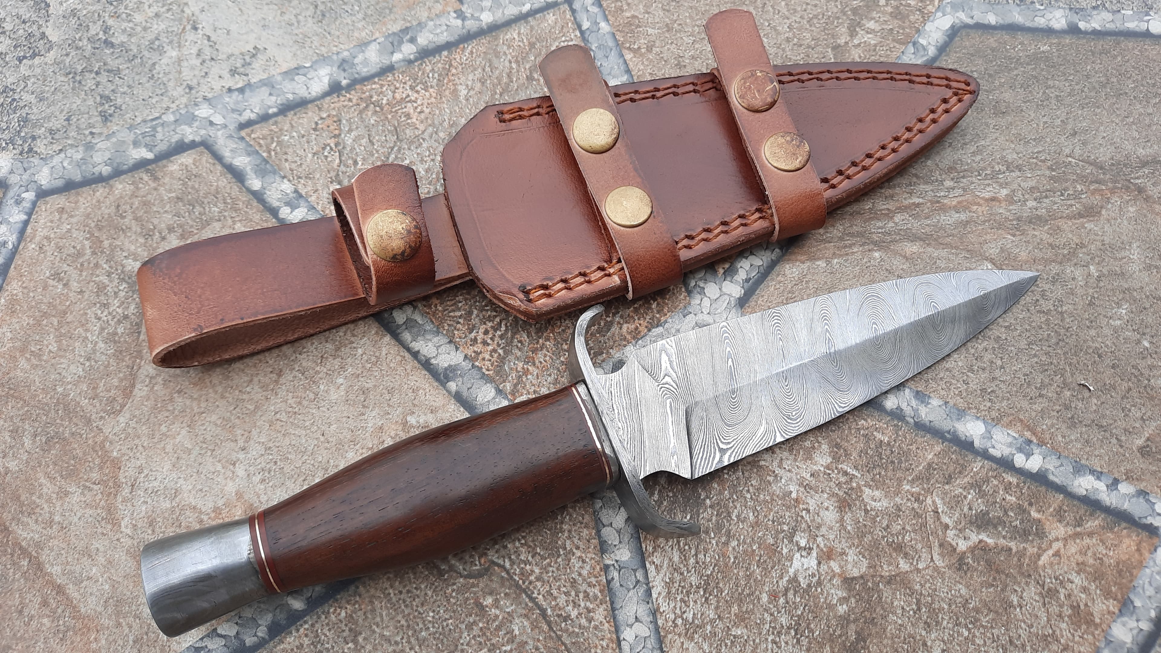 Damascus Dagger Knife - Wood Handle